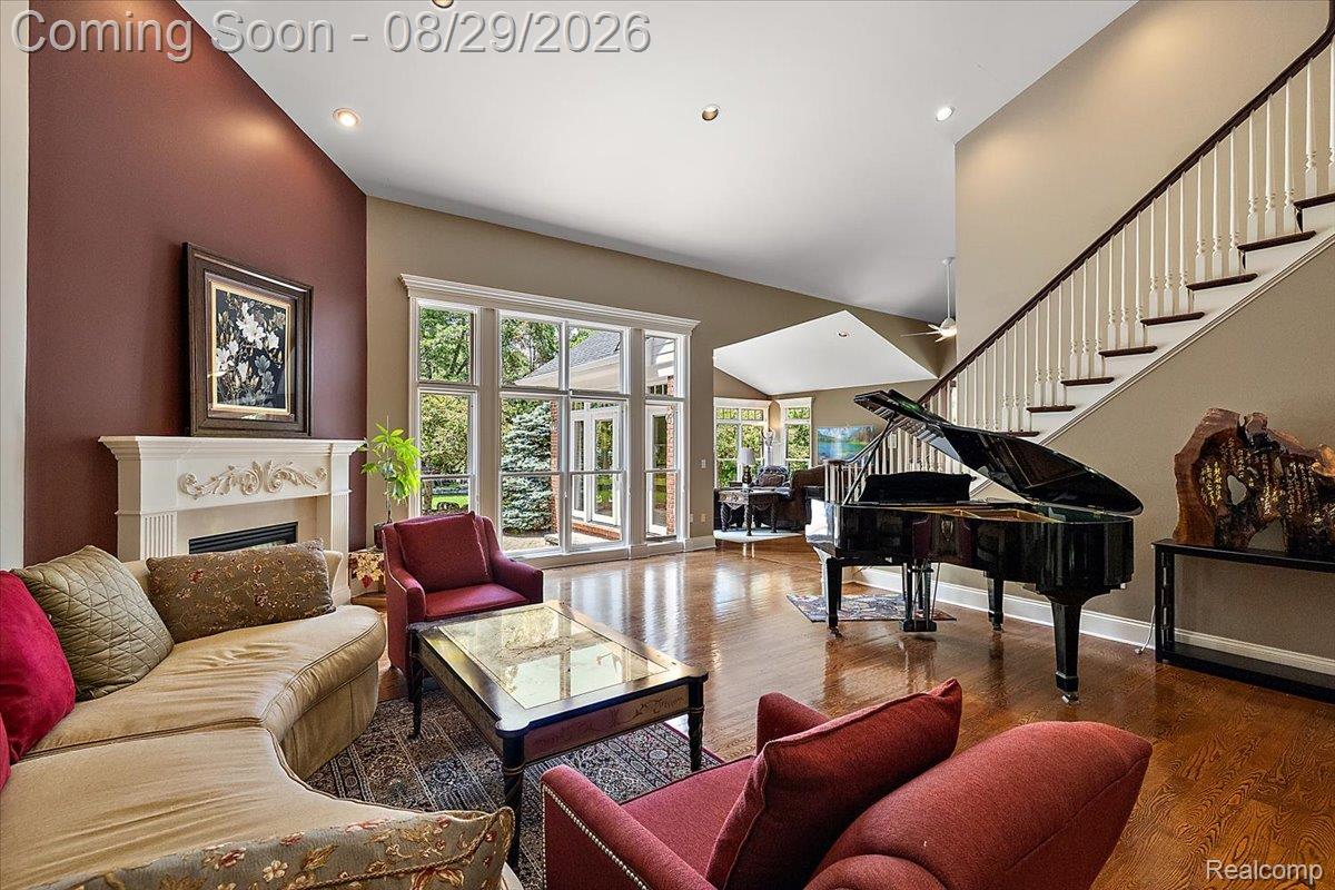 5022 Lone Pine Lane