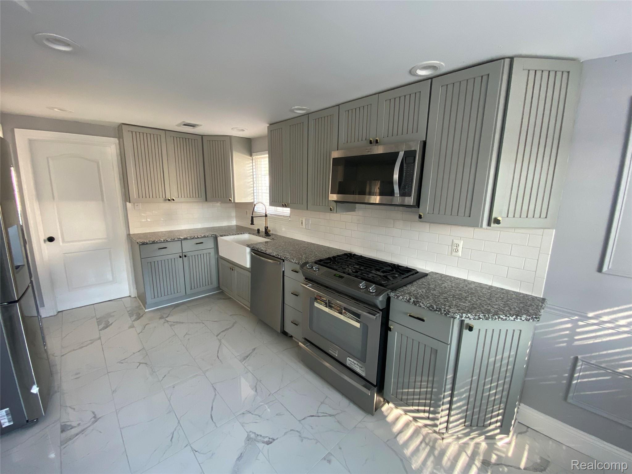 22011 E 10 Mile Road