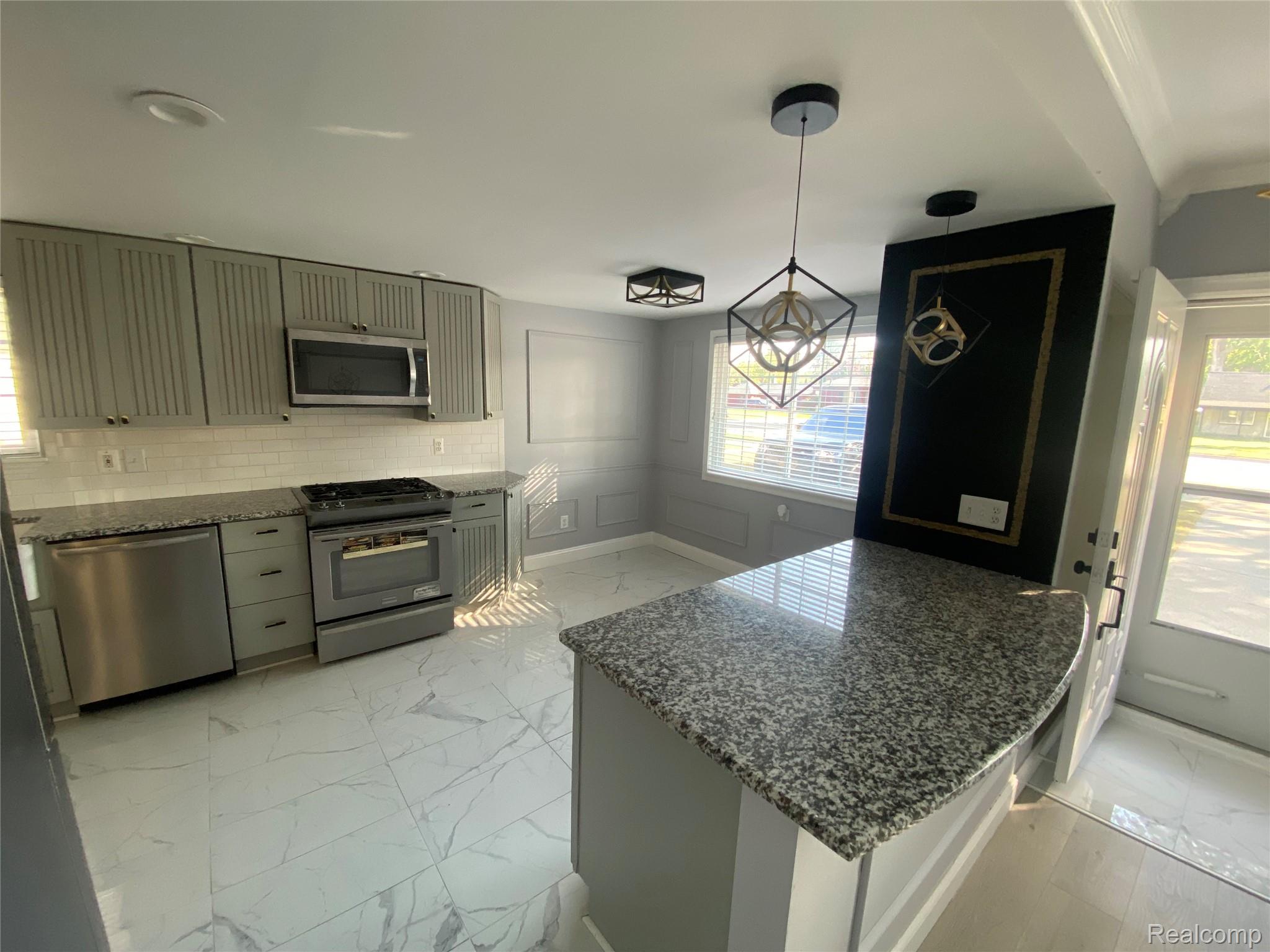 22011 E 10 Mile Road