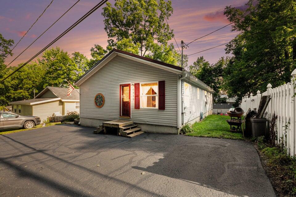 6859 Paradise Park
