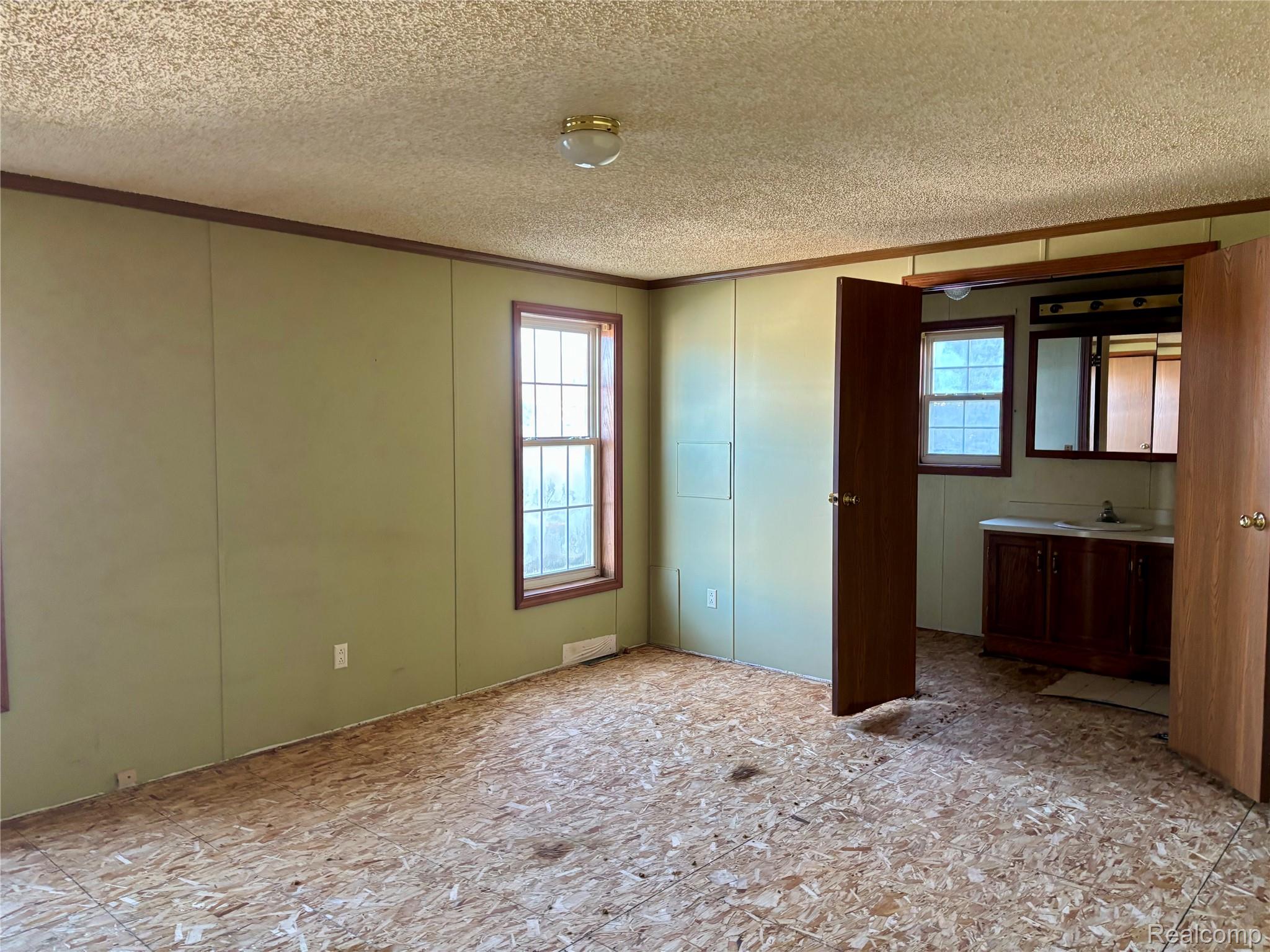 Fort Gratiot Charter Township, Michigan 48059, United States, 2 Bedrooms Bedrooms, ,2 BathroomsBathrooms,Residential,Active,235114