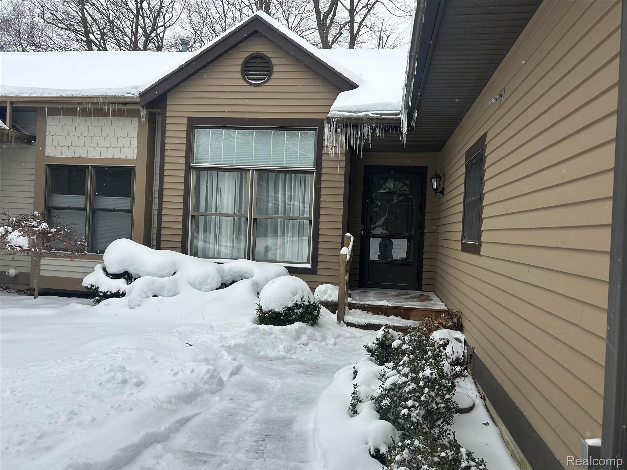 2065 N Cross Creek Drive SE