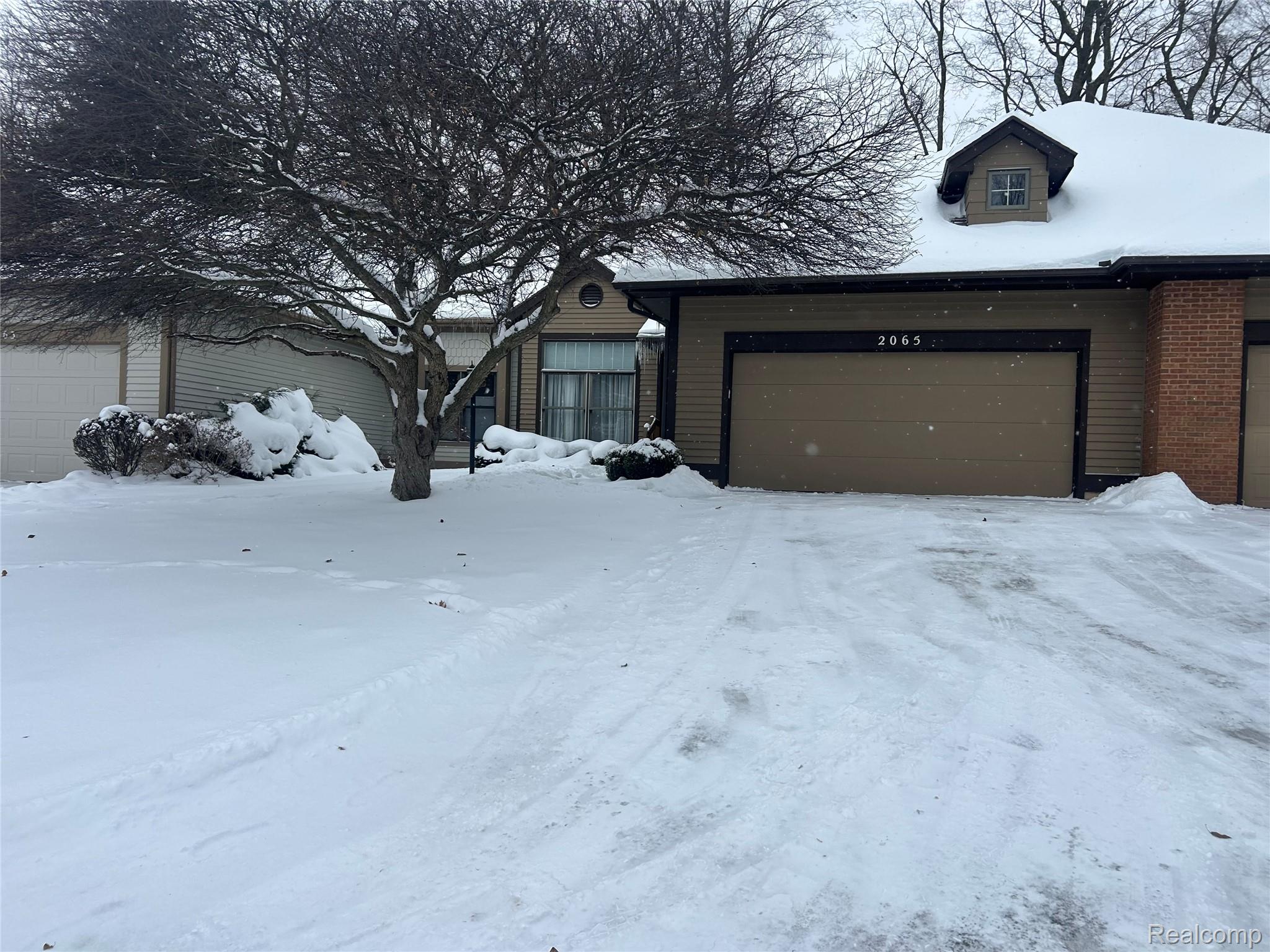 2065 N Cross Creek Drive SE