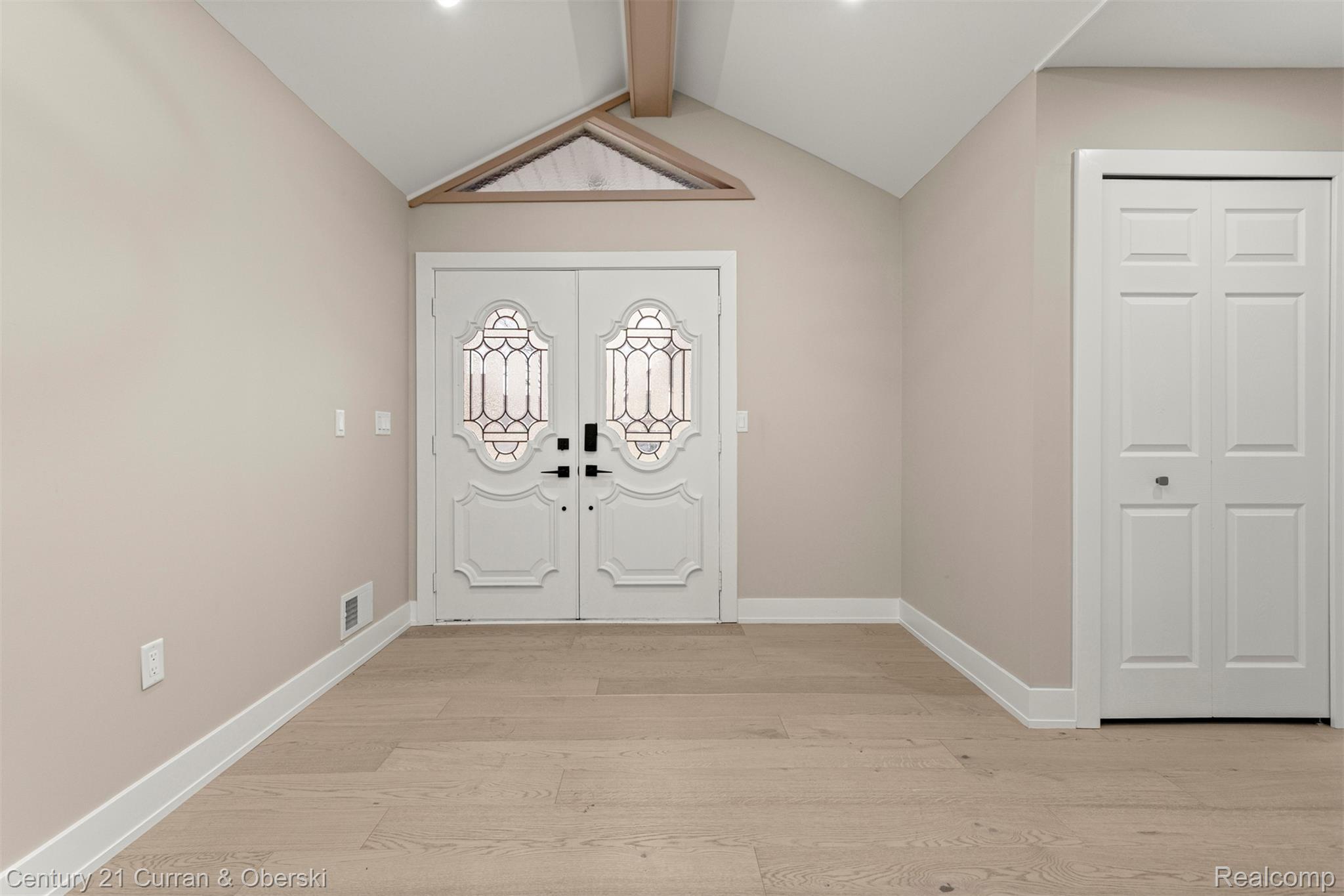 20154 Riverside Drive