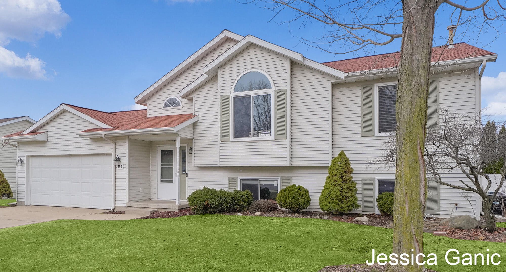 553 Sunmeadow Drive SE