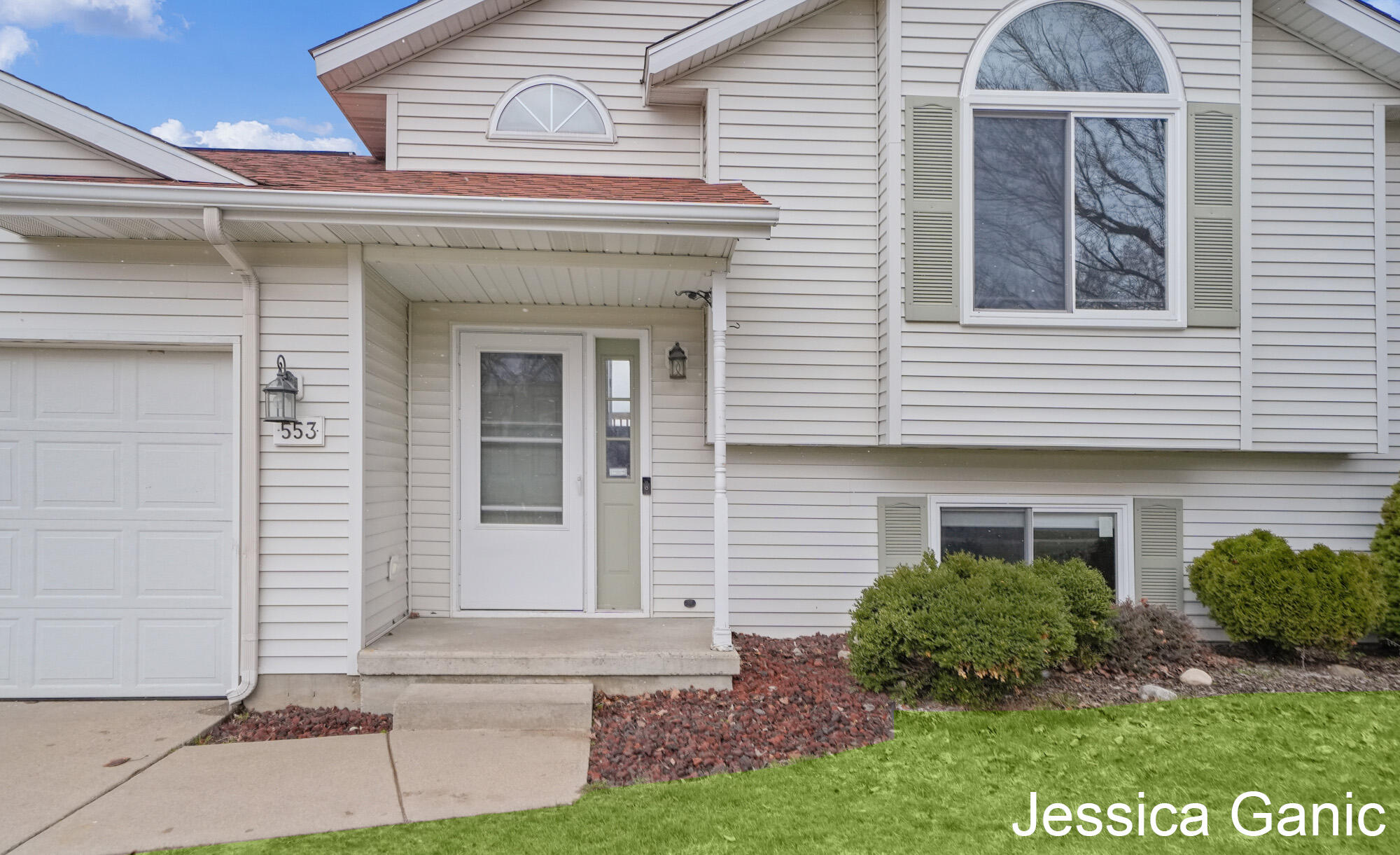 553 Sunmeadow Drive SE