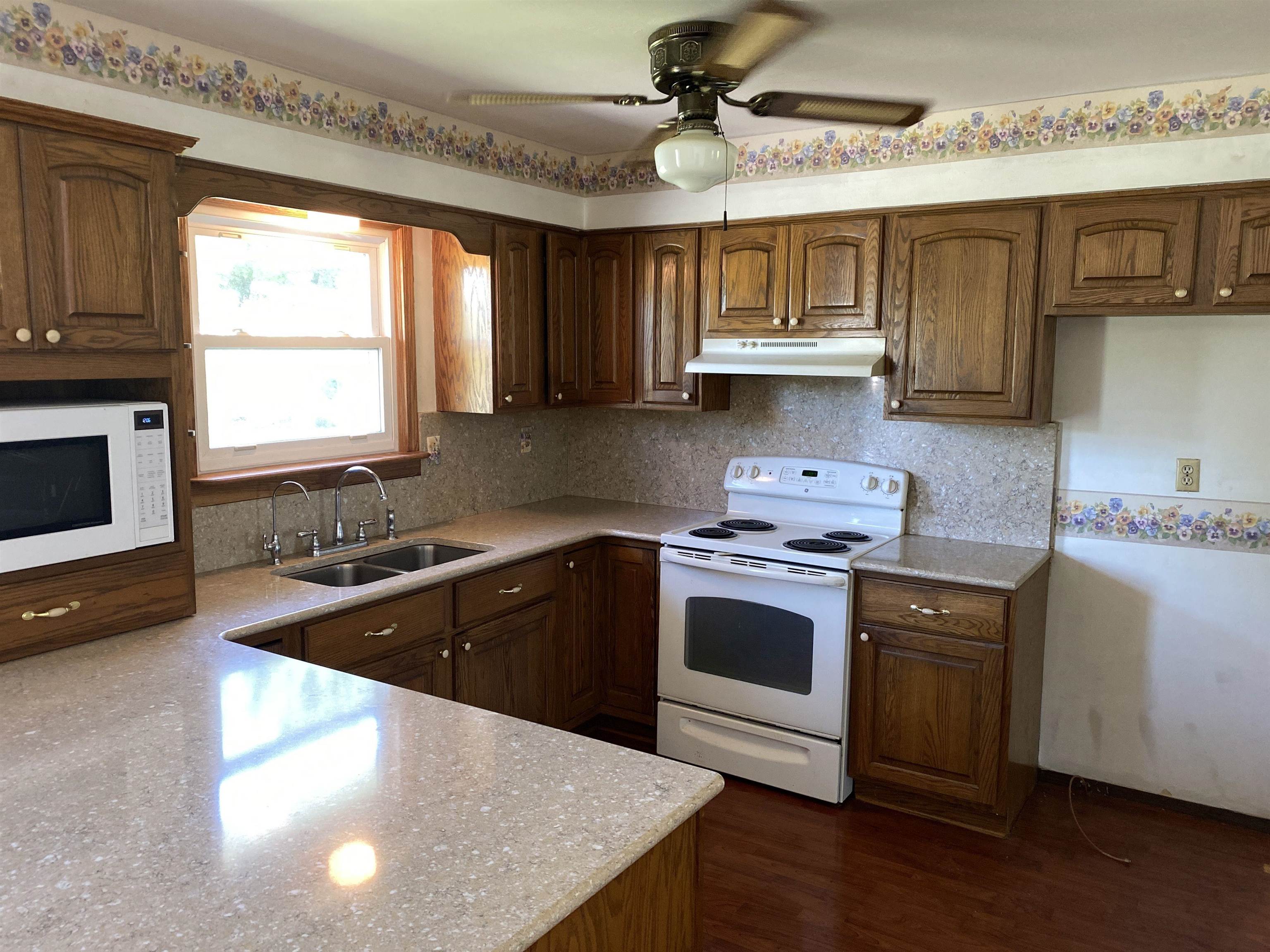 2320 W Grand River Road
