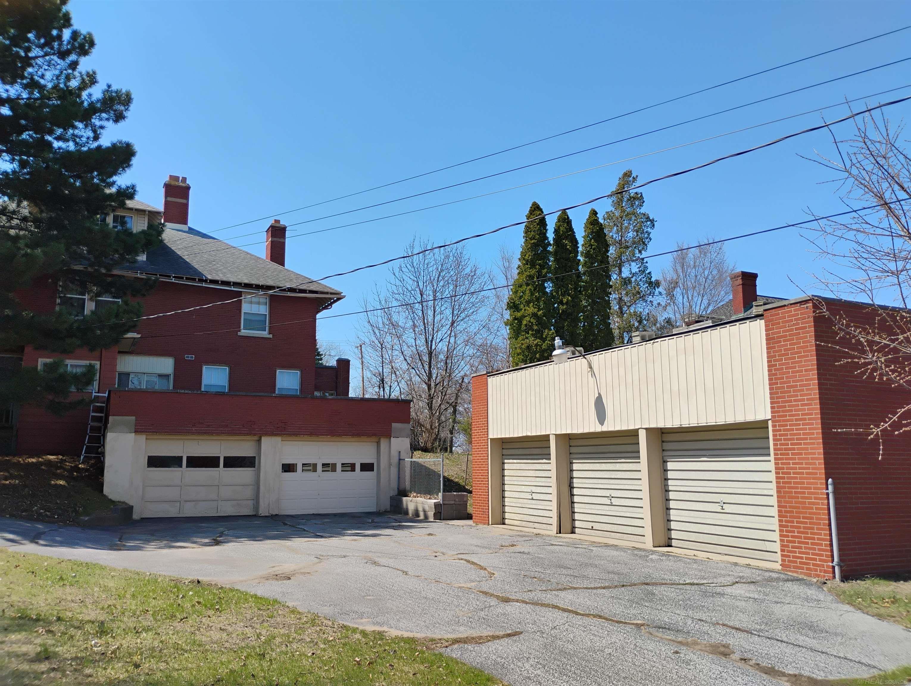 1106 State Street