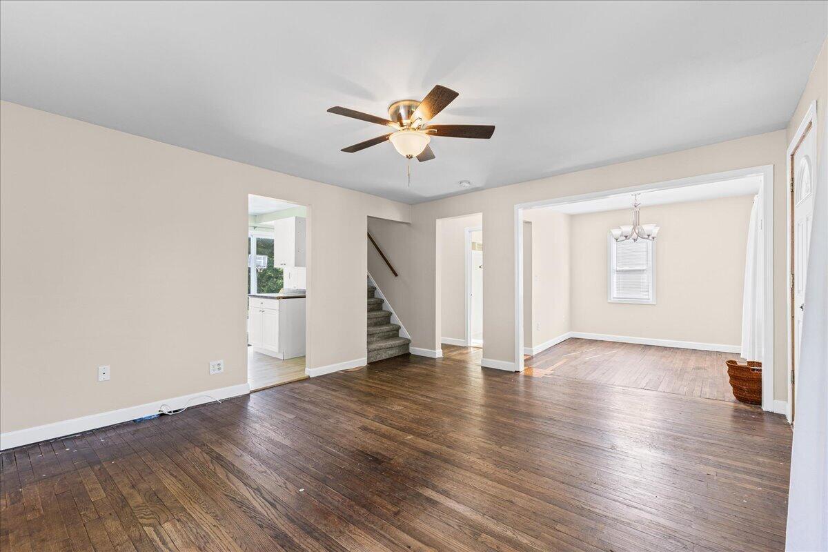 1049 Collier Road