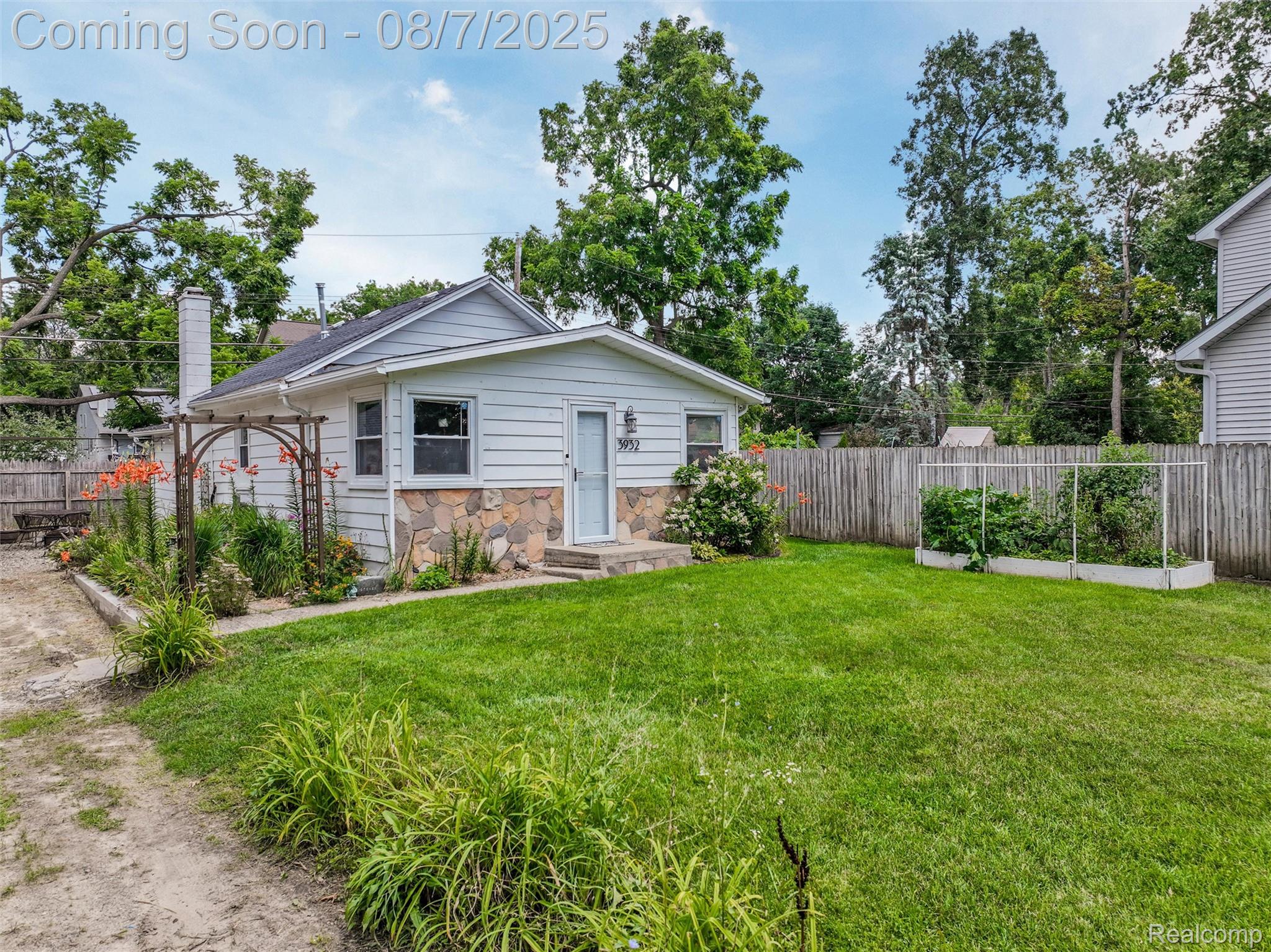 3932 Oak Knoll Road