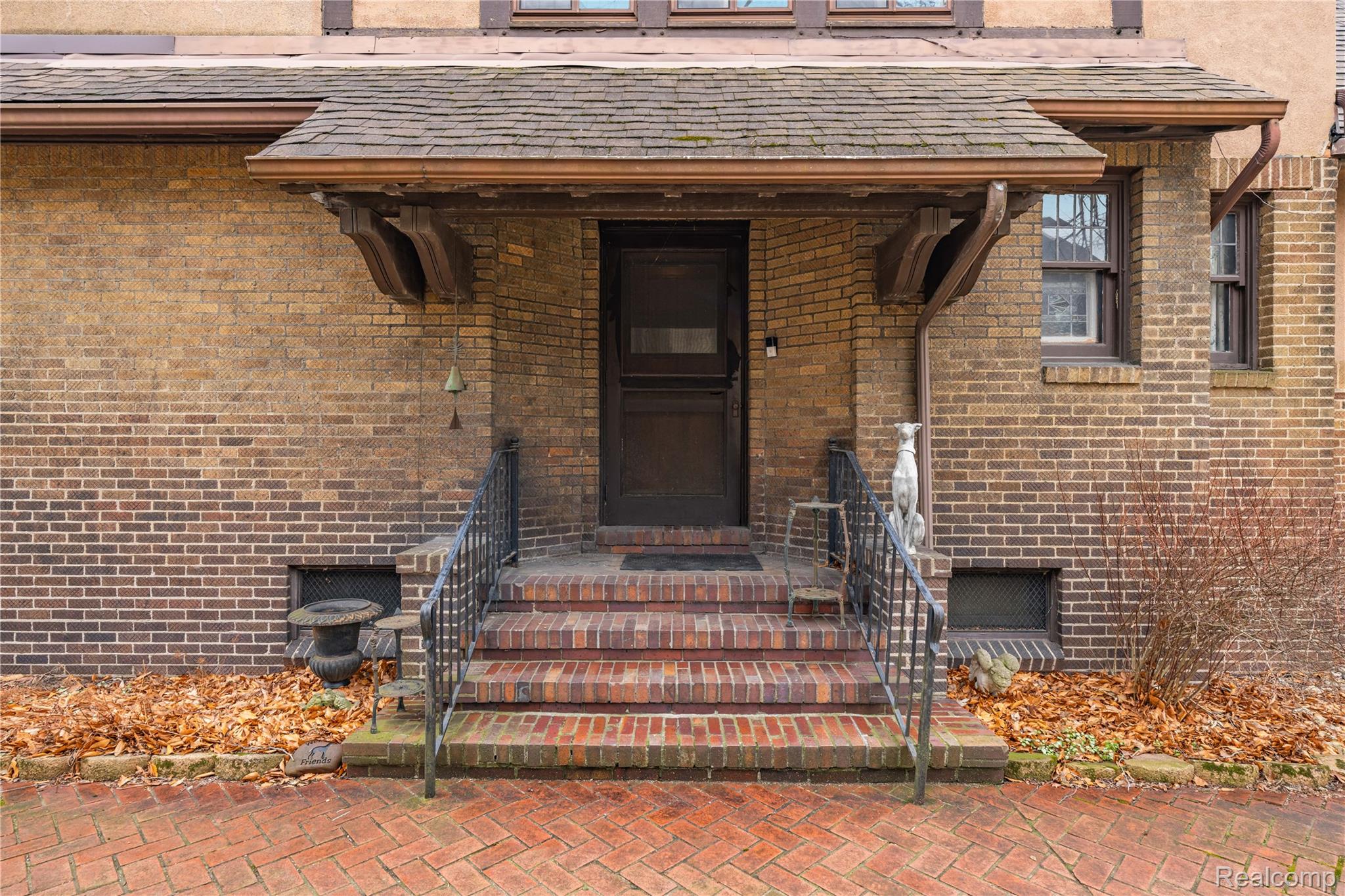 2475 Iroquois Street