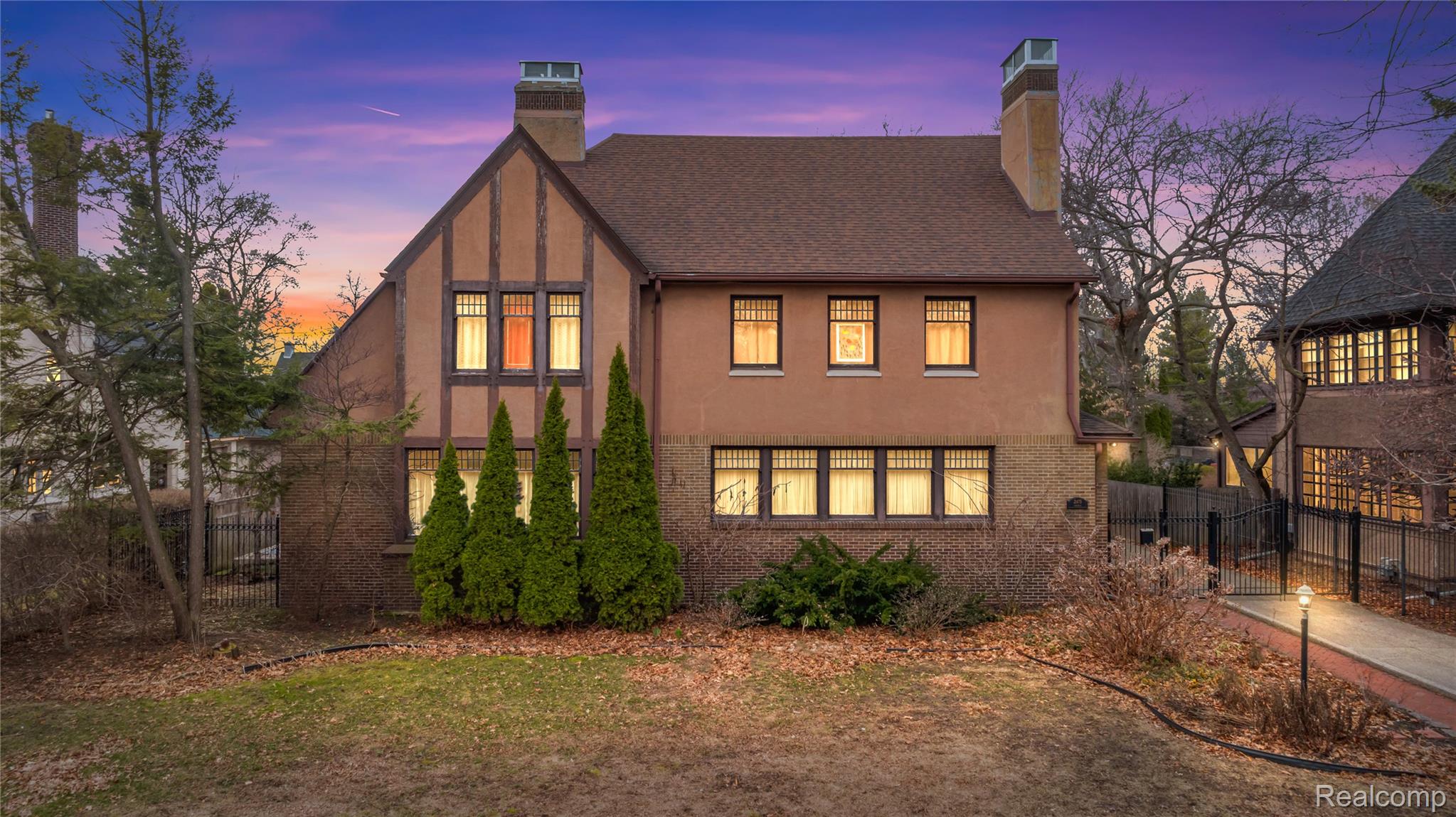 2475 Iroquois Street