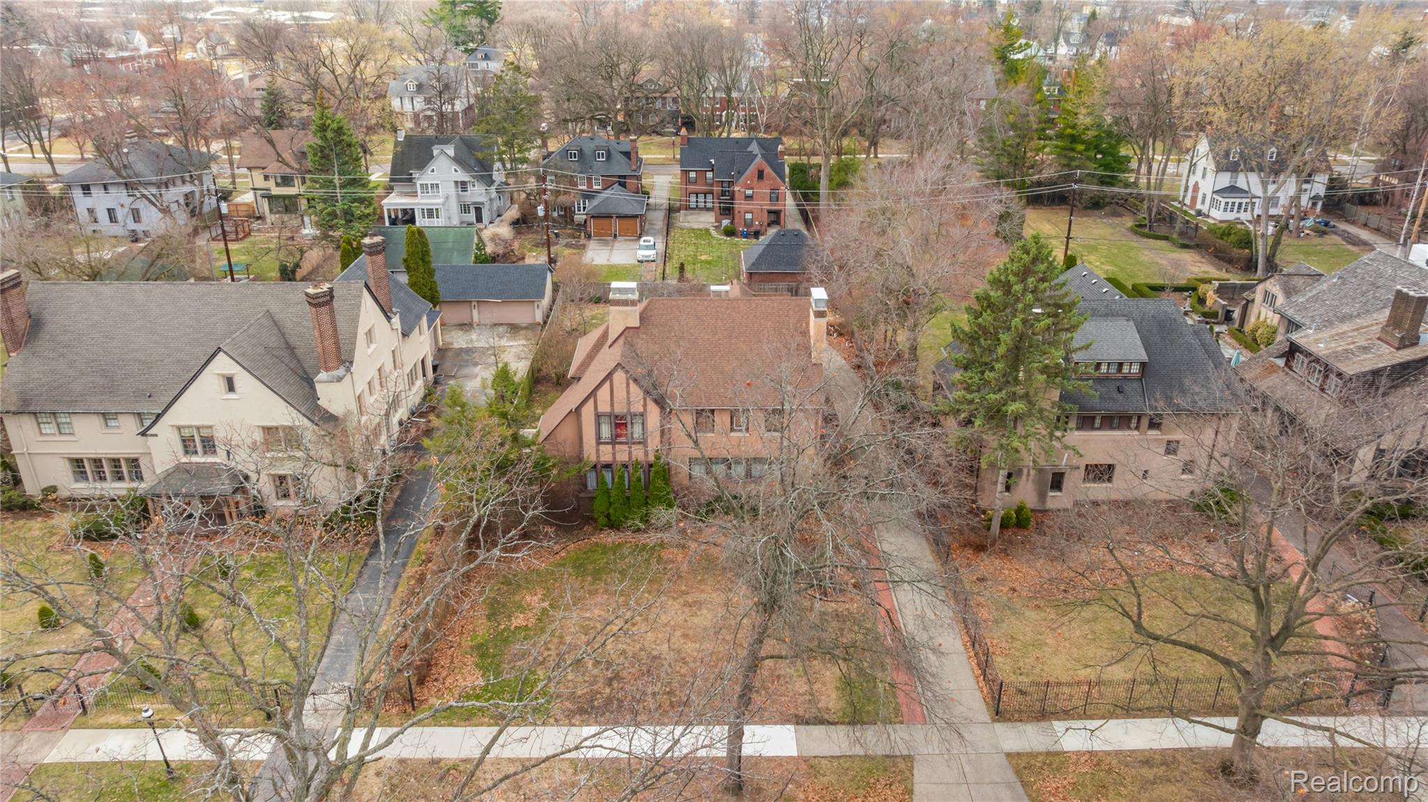 2475 Iroquois Street