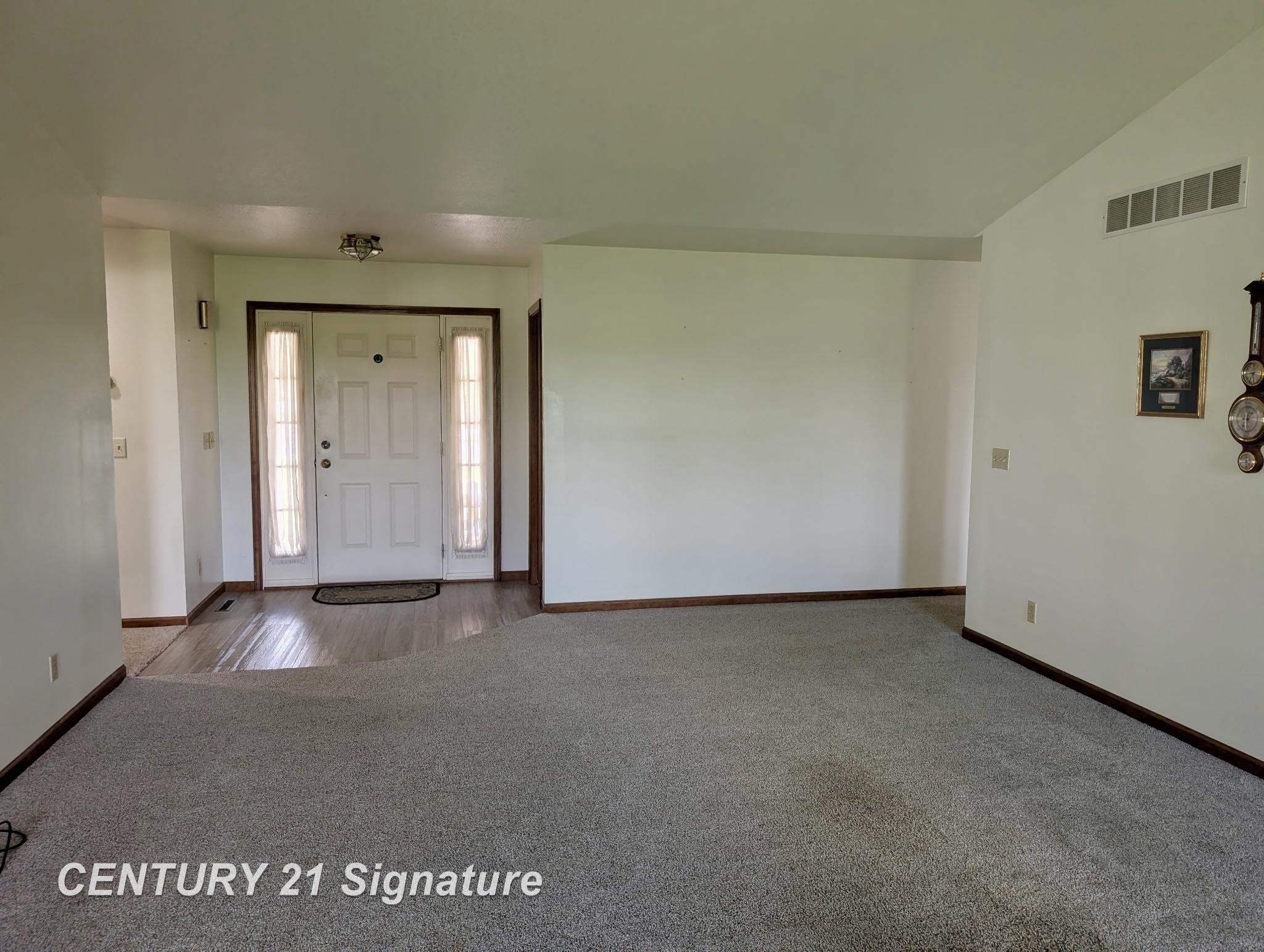 1249 E Oakdale Circle