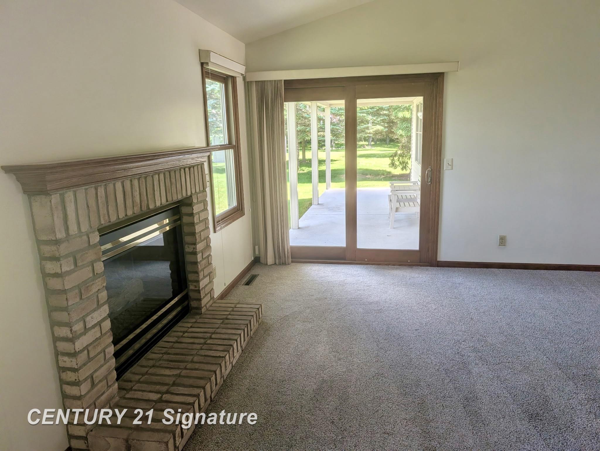 1249 E Oakdale Circle