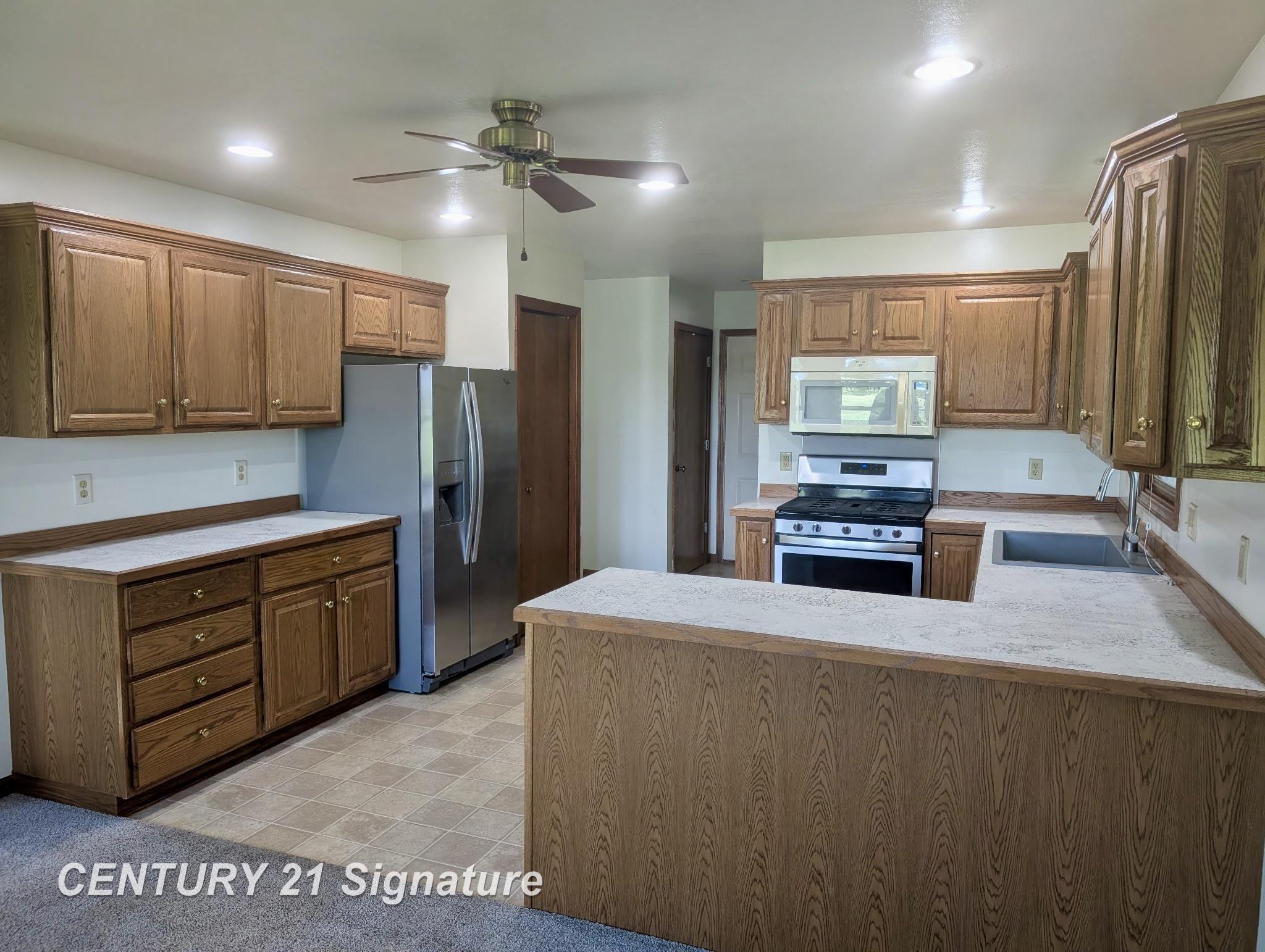 1249 E Oakdale Circle