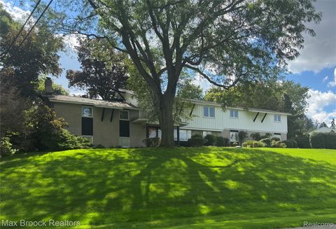 3035 Parkland Drive West Bloomfield Charter Township MI 48322