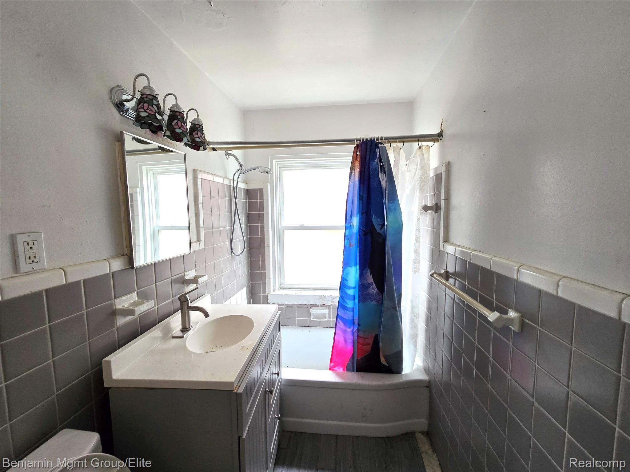 18671 Five Points Street