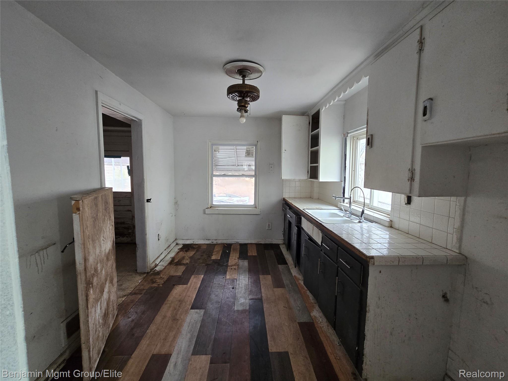 18671 Five Points Street