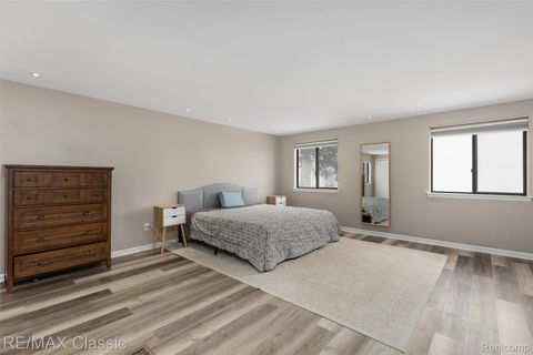 Tiny photo for 1279 S Cass Lake Road, Waterford Charter Township, MI 48328 (MLS # 20251060770)