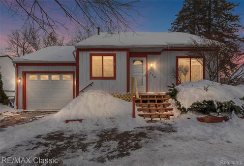 Photo of 1279 S Cass Lake Road, Waterford Charter Township, MI 48328 (MLS # 20251060770)