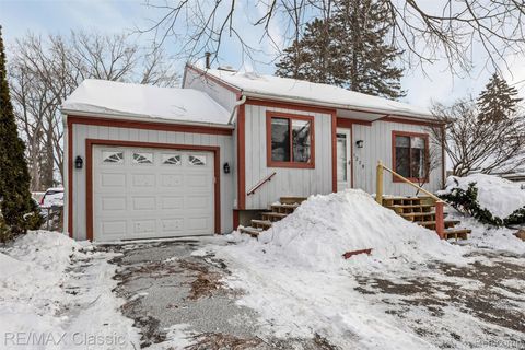 Tiny photo for 1279 S Cass Lake Road, Waterford Charter Township, MI 48328 (MLS # 20251060770)