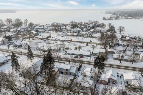 Tiny photo for 1279 S Cass Lake Road, Waterford Charter Township, MI 48328 (MLS # 20251060770)