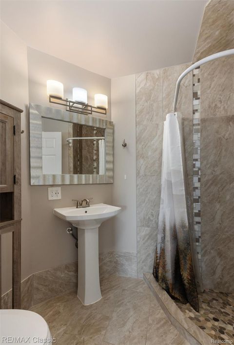 Tiny photo for 1279 S Cass Lake Road, Waterford Charter Township, MI 48328 (MLS # 20251060770)