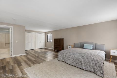 Tiny photo for 1279 S Cass Lake Road, Waterford Charter Township, MI 48328 (MLS # 20251060770)