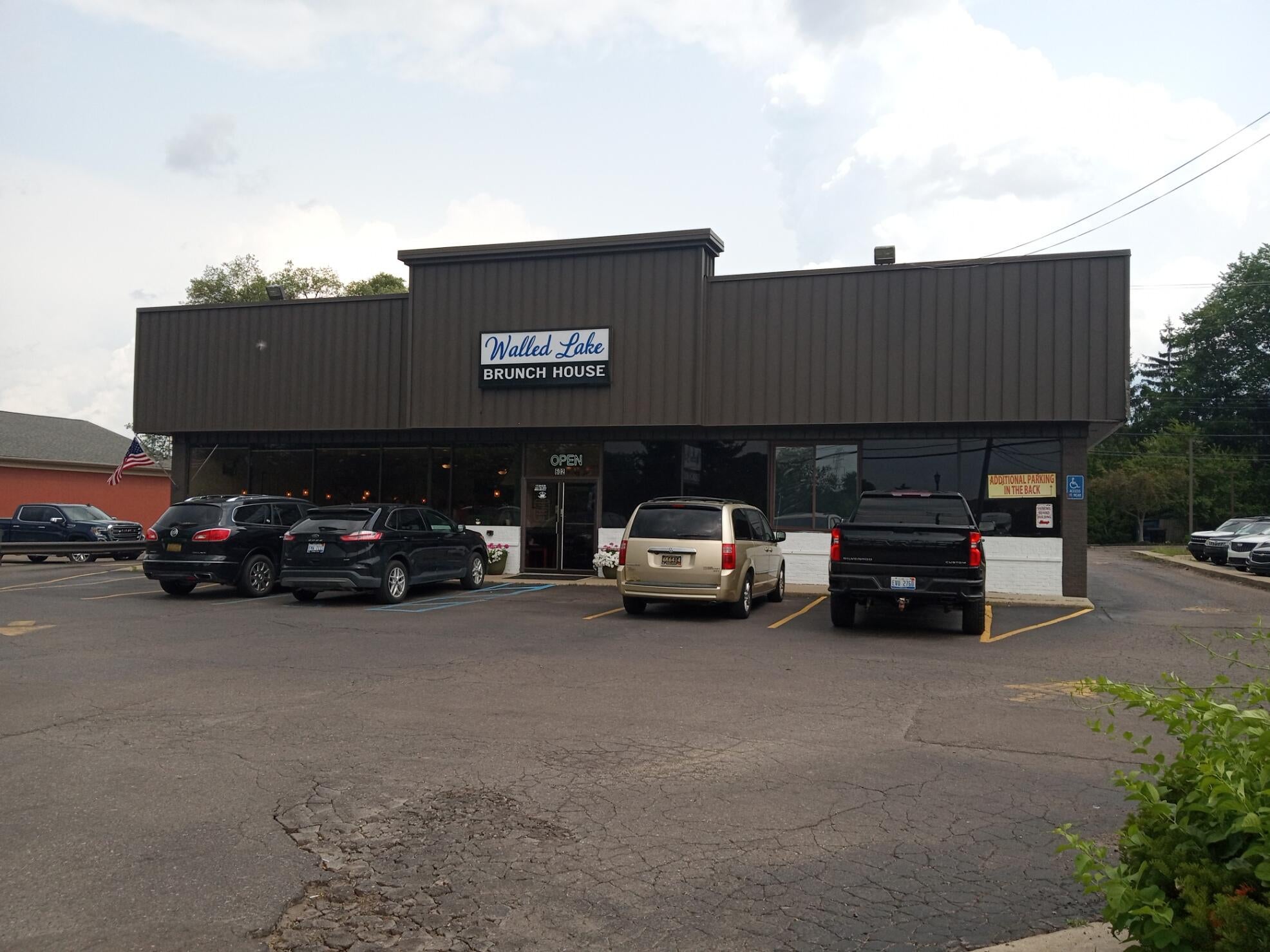 602 N Pontiac Trail B