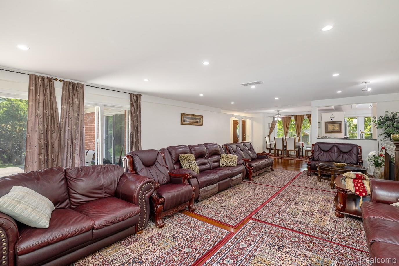 Rochester Hills City, Michigan 48309, United States, 4 Bedrooms Bedrooms, ,3 BathroomsBathrooms,Residential,Active,158272