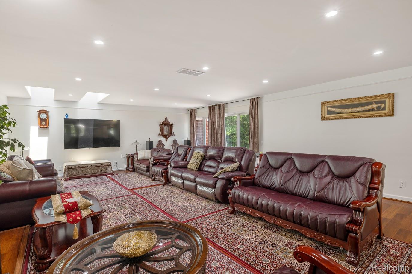 Rochester Hills City, Michigan 48309, United States, 4 Bedrooms Bedrooms, ,3 BathroomsBathrooms,Residential,Active,158272