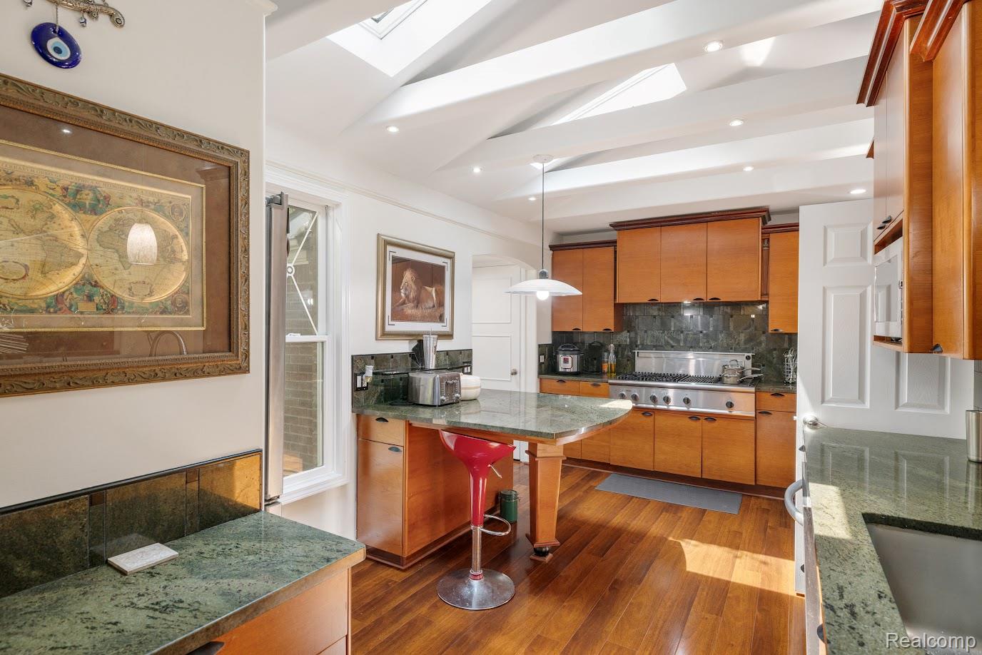 Rochester Hills City, Michigan 48309, United States, 4 Bedrooms Bedrooms, ,3 BathroomsBathrooms,Residential,Active,158272