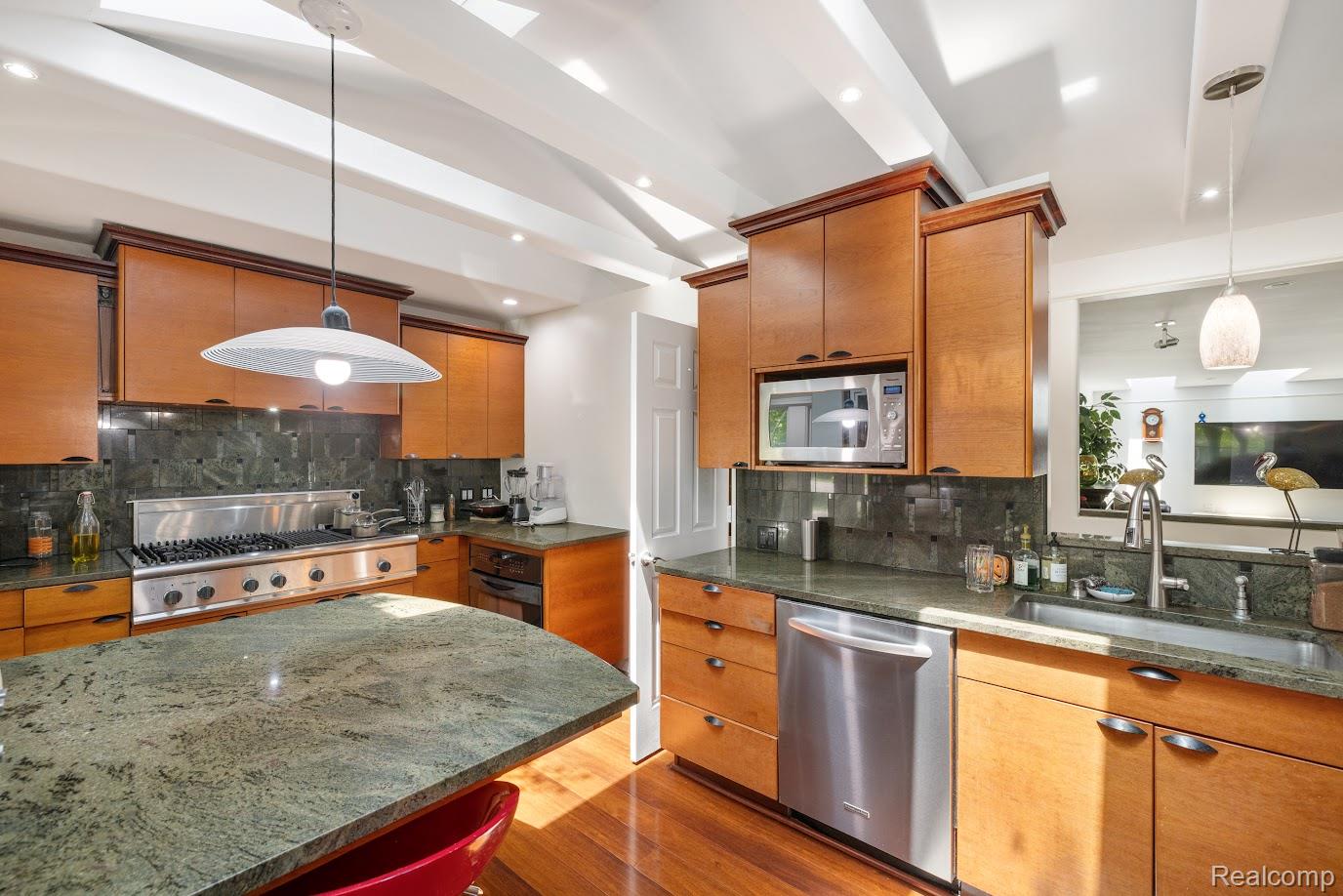 Rochester Hills City, Michigan 48309, United States, 4 Bedrooms Bedrooms, ,3 BathroomsBathrooms,Residential,Active,158272