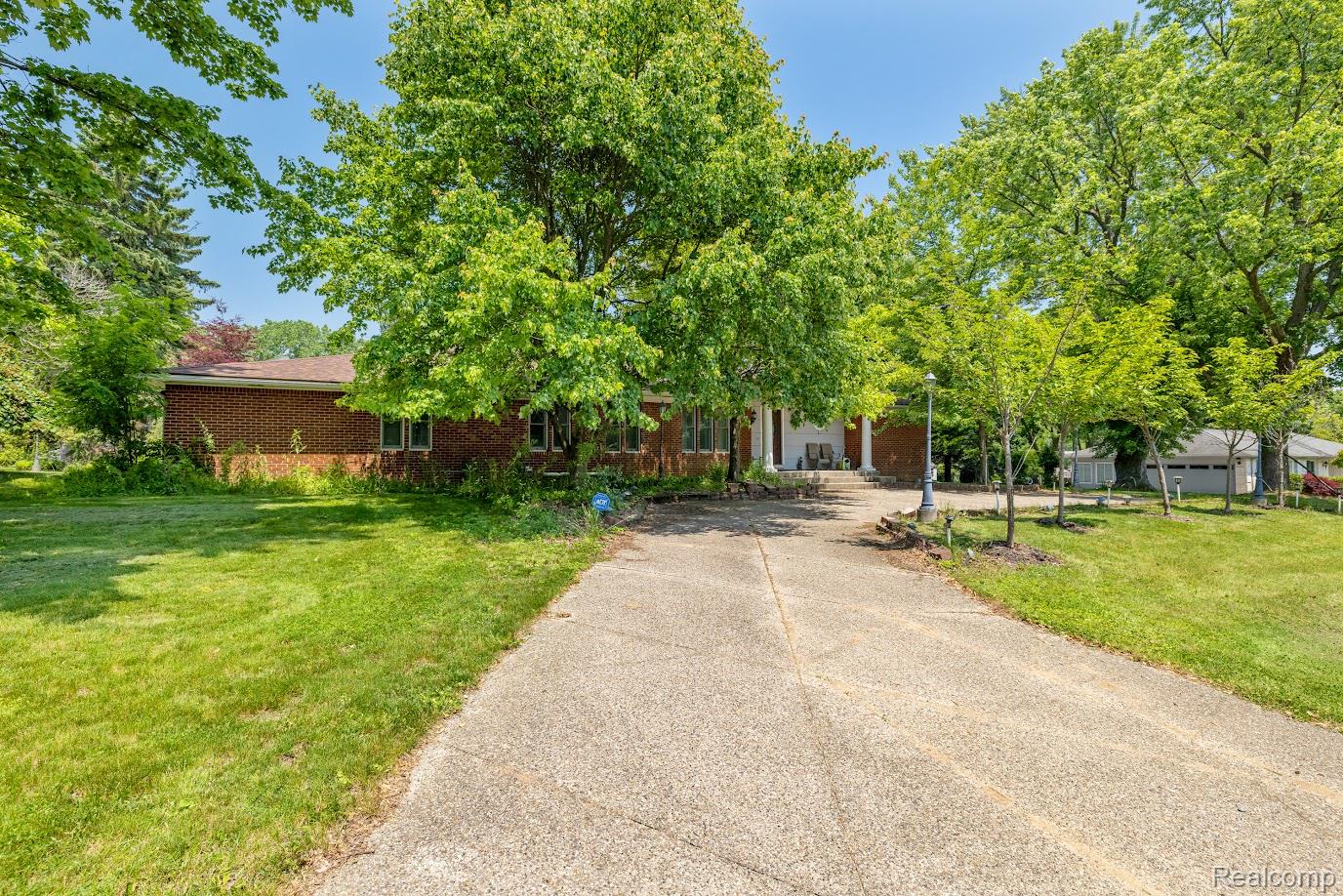 Rochester Hills City, Michigan 48309, United States, 4 Bedrooms Bedrooms, ,3 BathroomsBathrooms,Residential,Active,158272