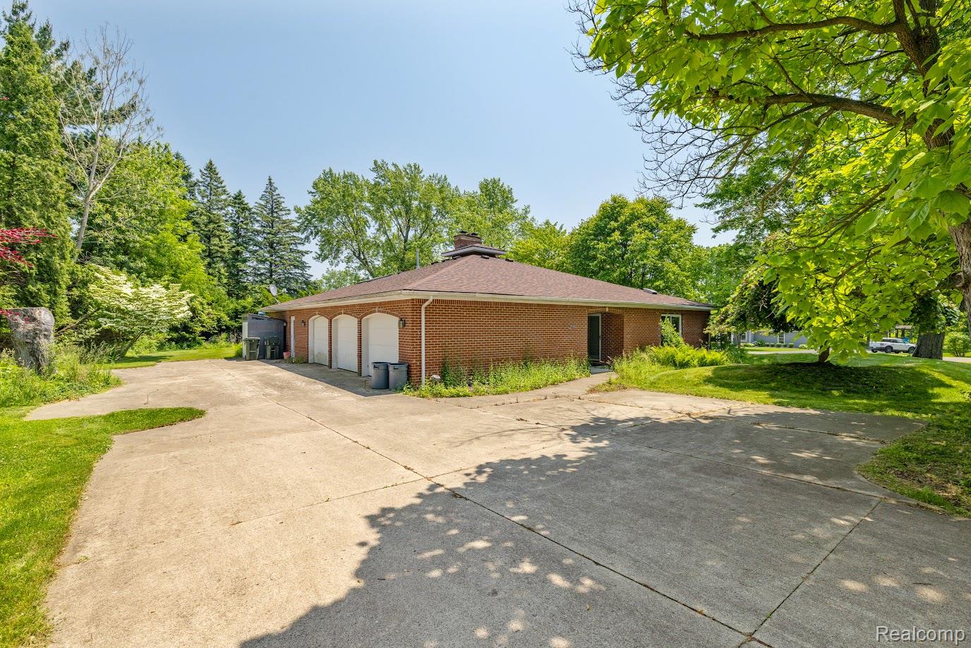 Rochester Hills City, Michigan 48309, United States, 4 Bedrooms Bedrooms, ,3 BathroomsBathrooms,Residential,Active,158272