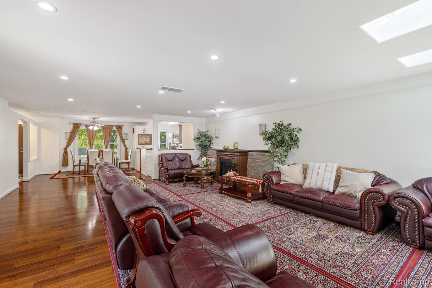 Rochester Hills City, Michigan 48309, United States, 4 Bedrooms Bedrooms, ,3 BathroomsBathrooms,Residential,Active,158272