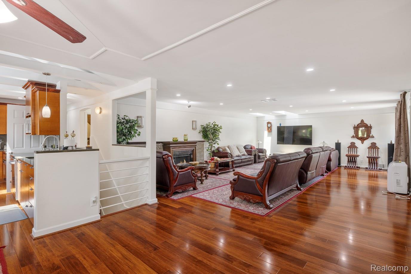 Rochester Hills City, Michigan 48309, United States, 4 Bedrooms Bedrooms, ,3 BathroomsBathrooms,Residential,Active,158272