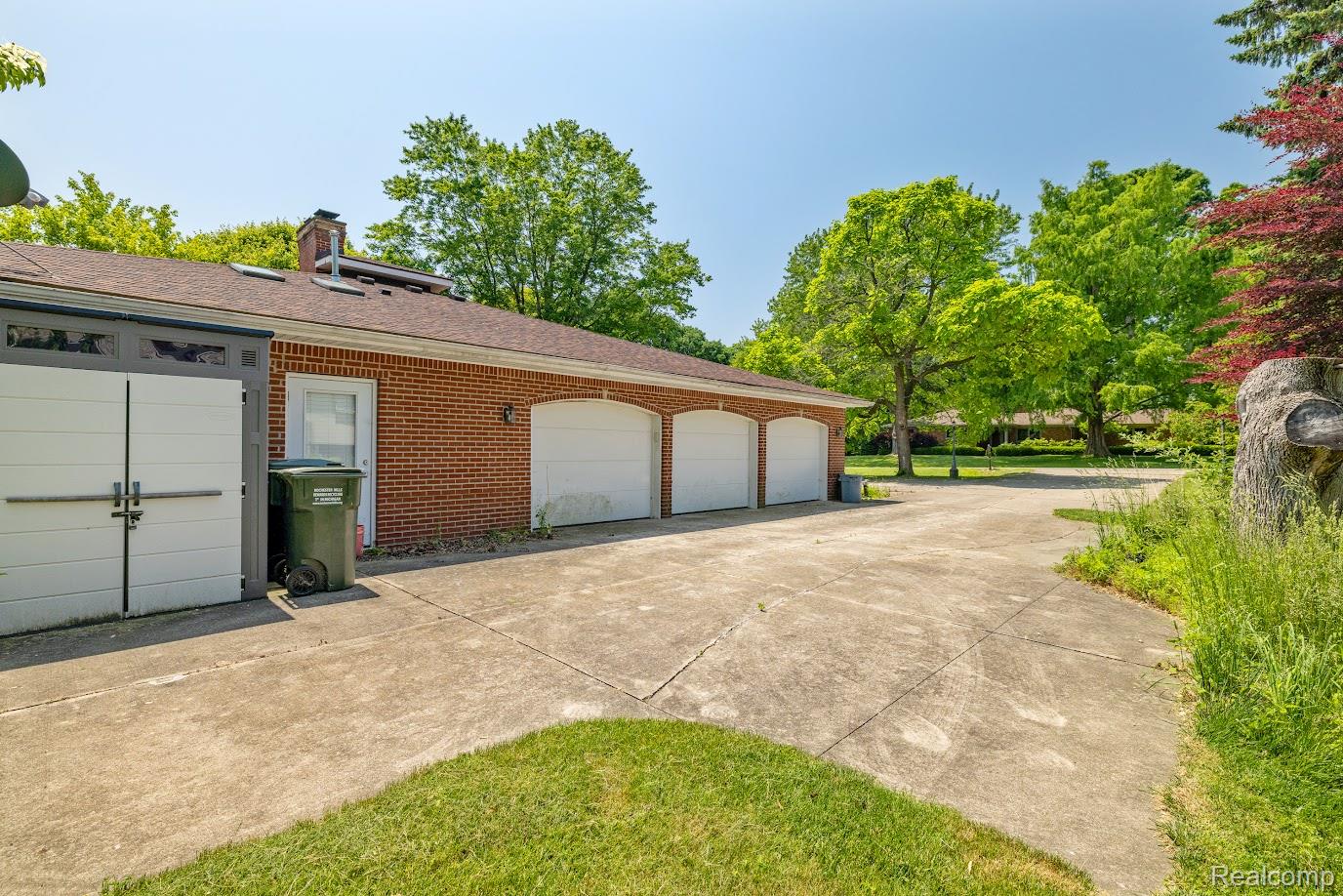 Rochester Hills City, Michigan 48309, United States, 4 Bedrooms Bedrooms, ,3 BathroomsBathrooms,Residential,Active,158272