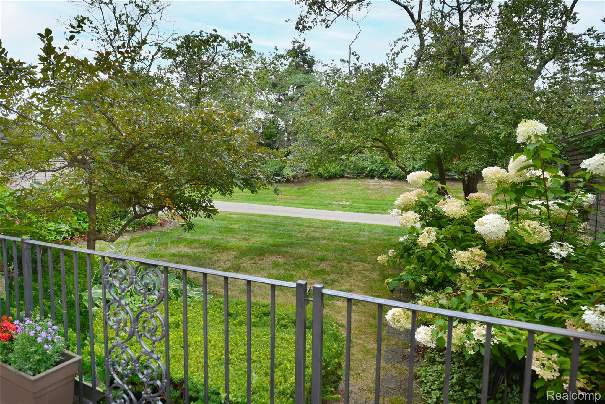 40740 Woodward Avenue 38