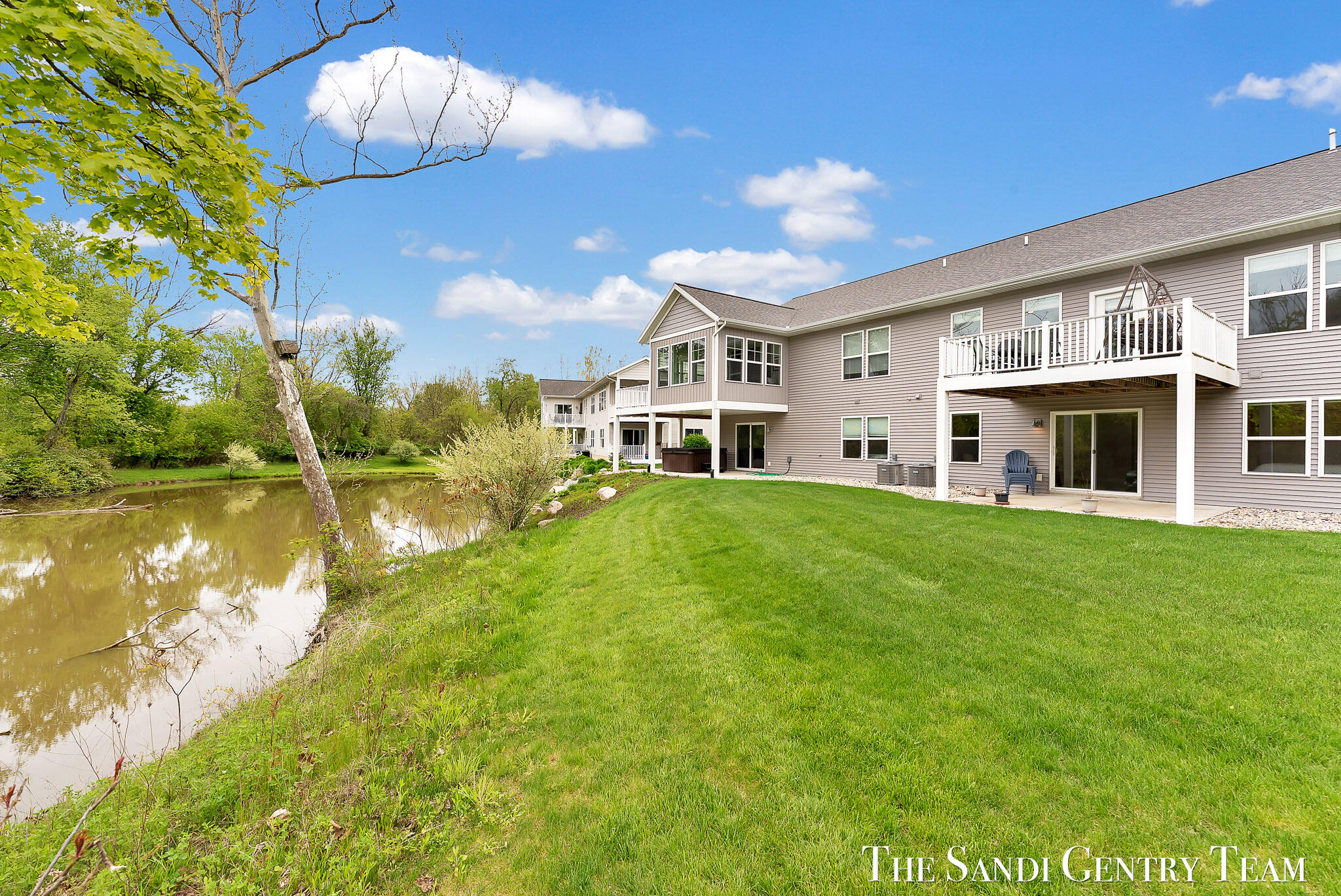 562 Riverbank Circle 15