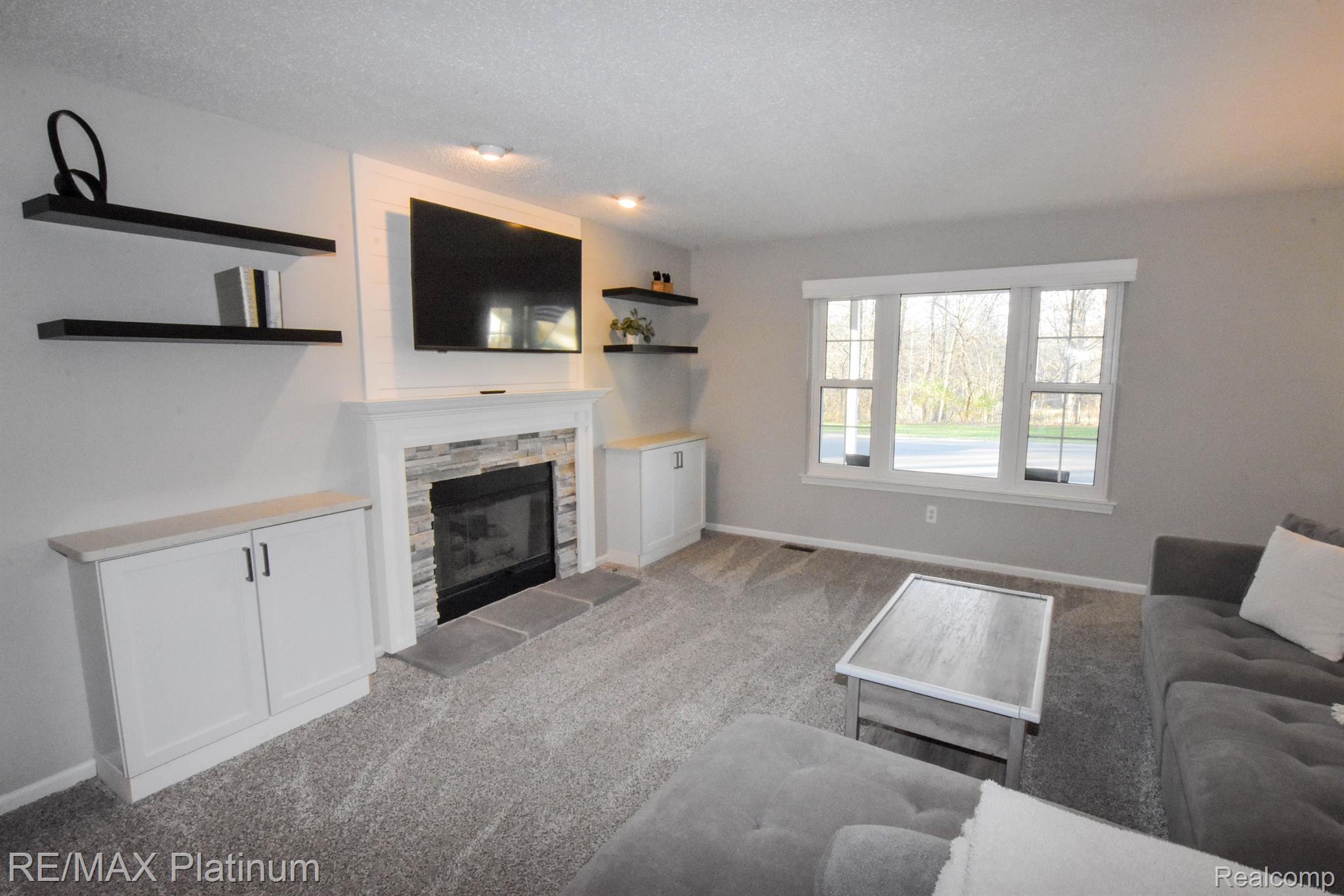2049 LAUREL OAK Drive