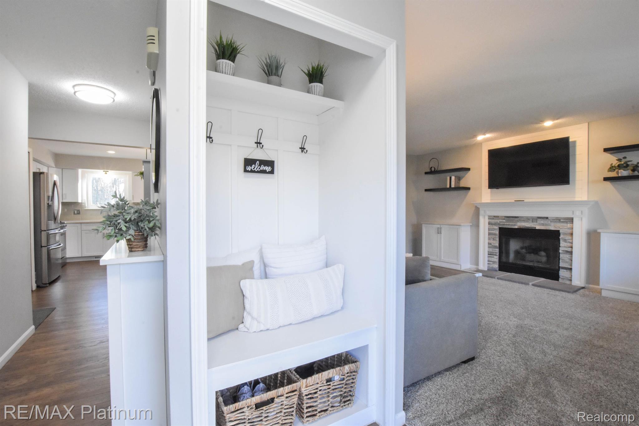 2049 LAUREL OAK Drive