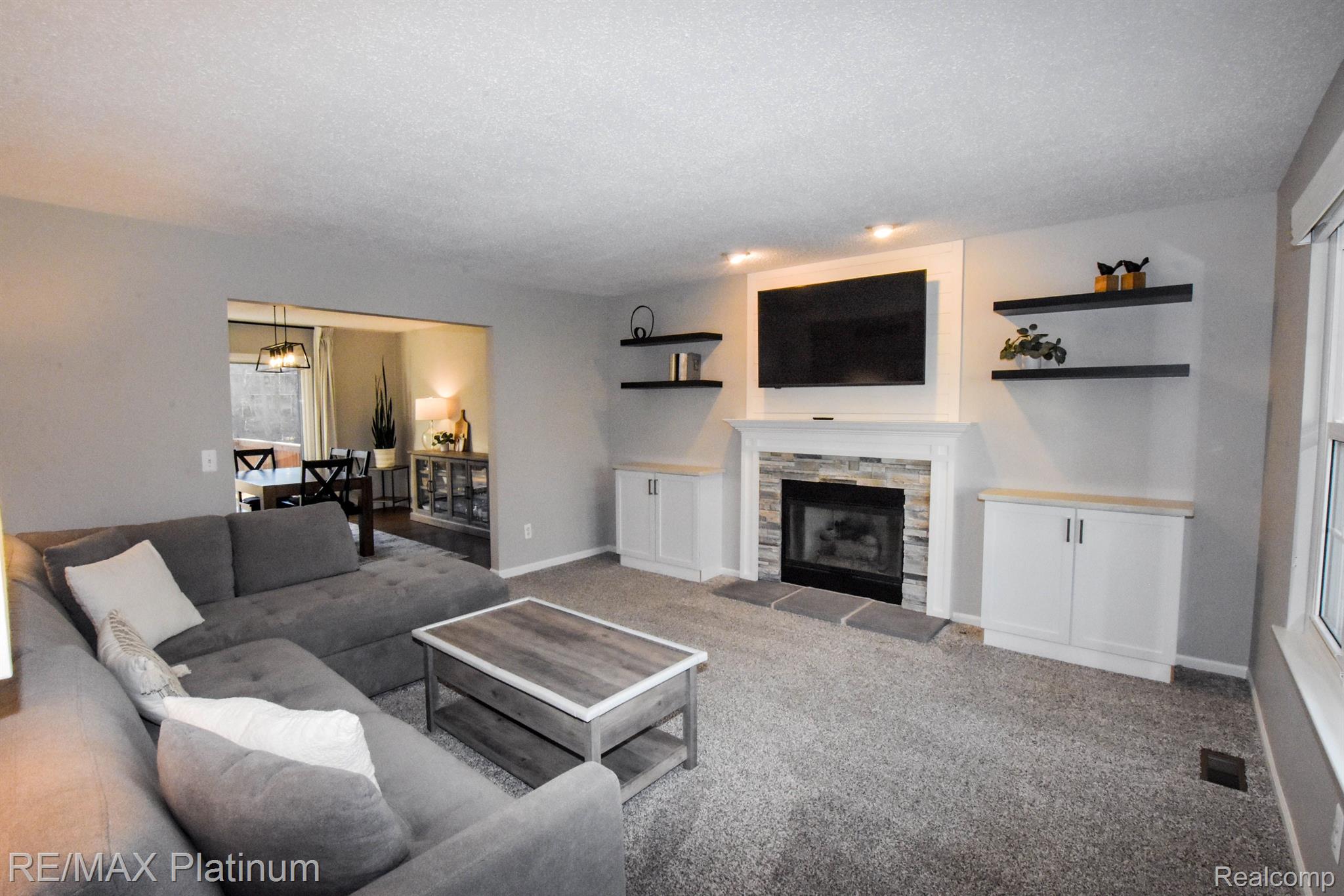 2049 LAUREL OAK Drive