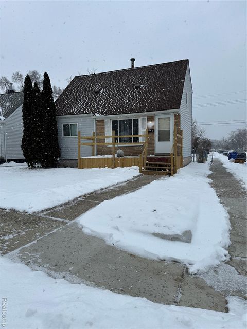 24602 Berry Avenue Warren City MI 48089