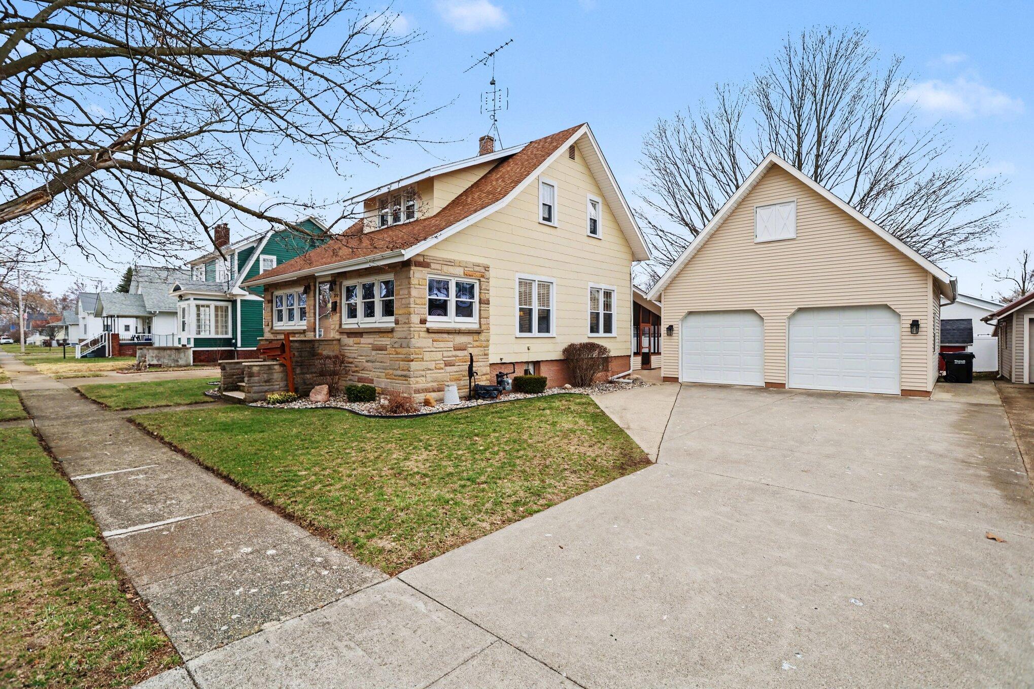 220 N Douglas Street