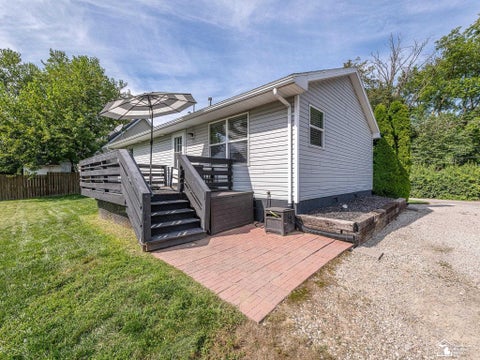 Tiny photo for 4611 N 3rd Street, Luna Pier City, MI 48157 (MLS # 57050220223)