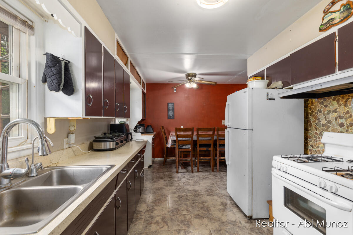 49 47TH Street SE