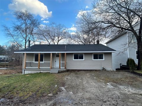 506 N Conklin Road Lake Orion Village MI 48362