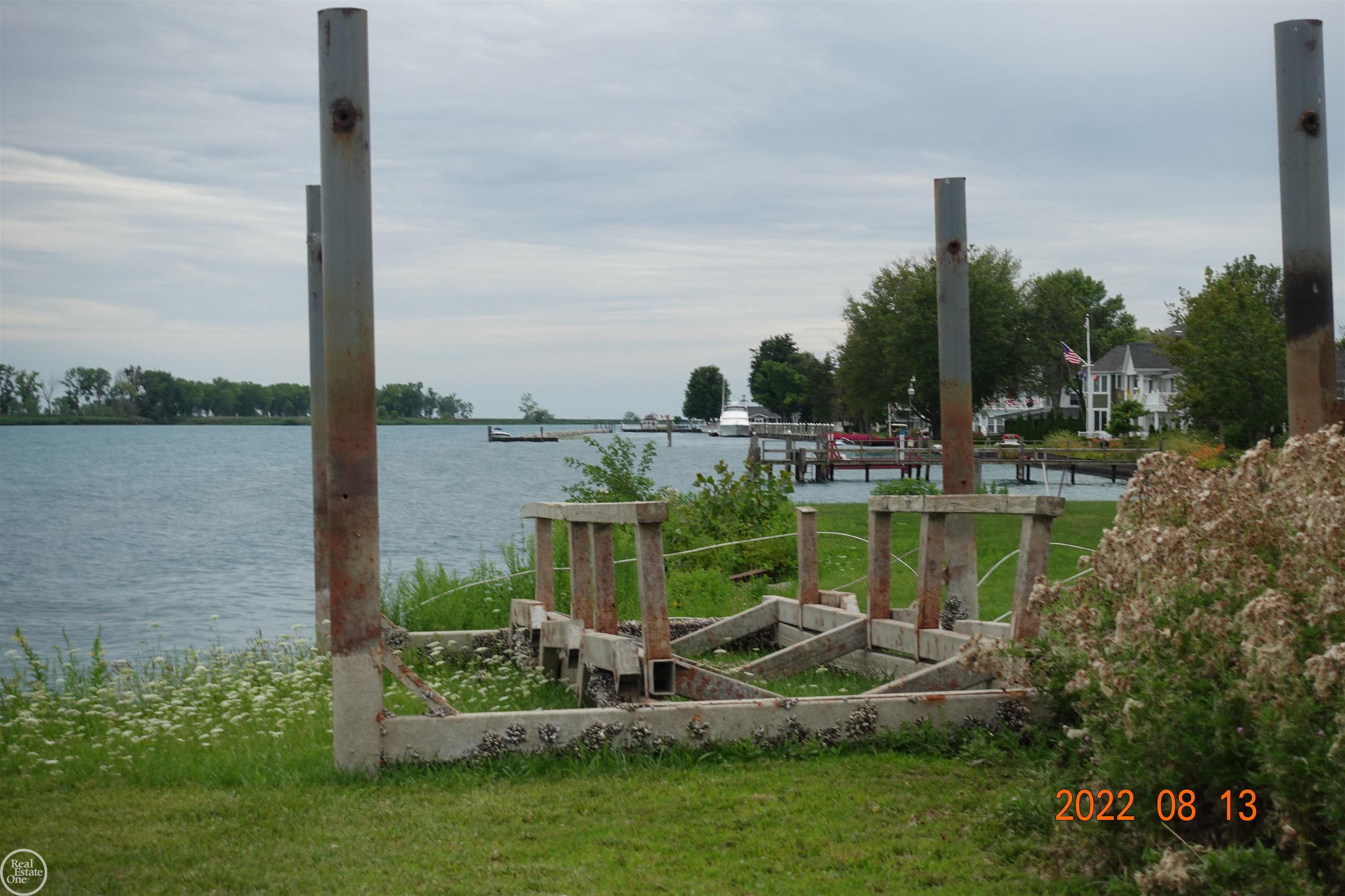 9446 S CHANNEL Street